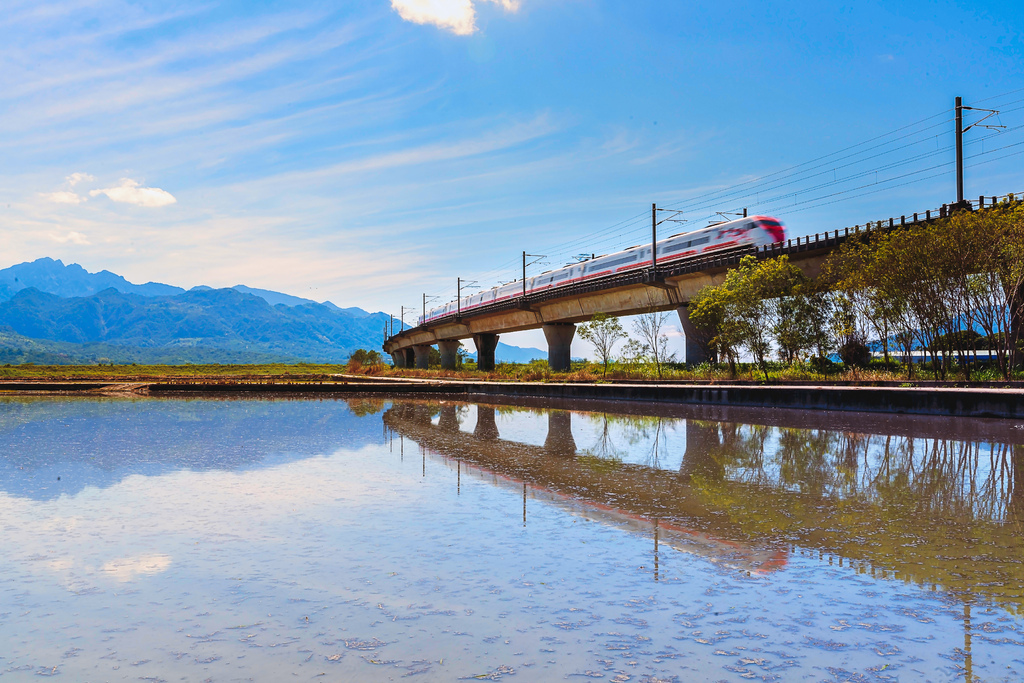 202103080054920210221花蓮玉里客城橋火車_1987-1.jpg