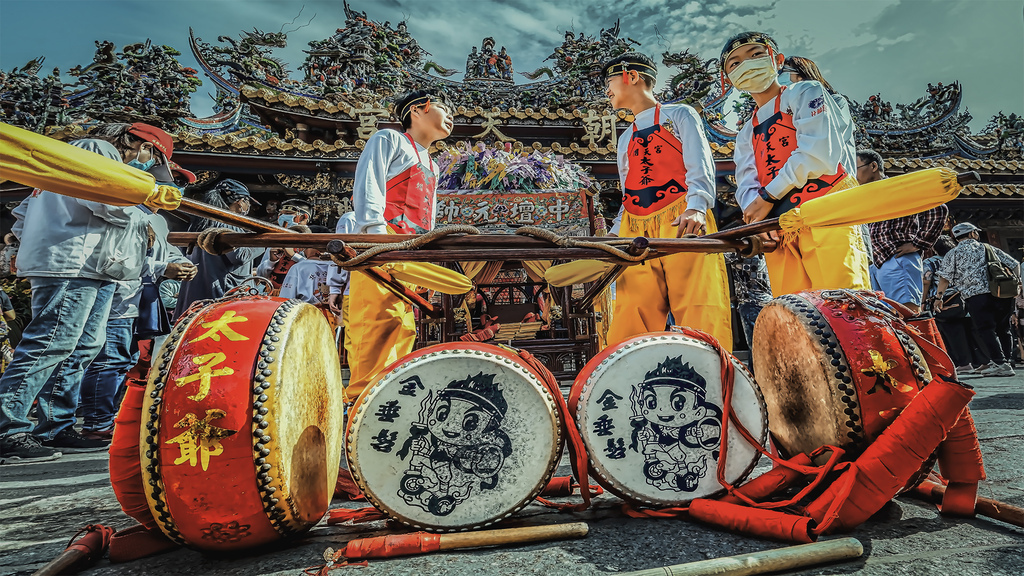 Children carrying mikoshi1.jpg