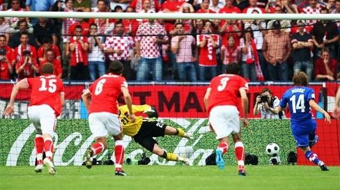 0609-AusCro-Modric Goal