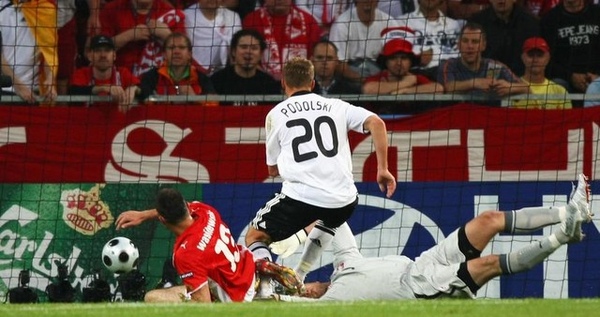 0609-GerPol-Podolski Goal