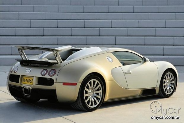 bugatti_veyron_rear.jpg