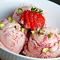 Roasted+Strawberry+Balsamic+Ice+Cream+1+500.jpg