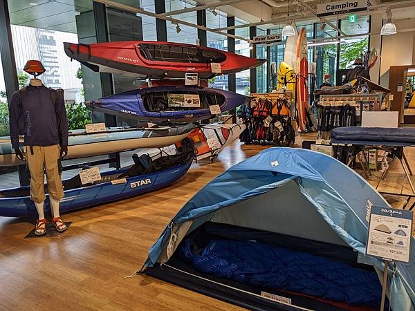 東京都內最大型的Montbell京橋店