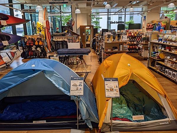 東京都內最大型的Montbell京橋店