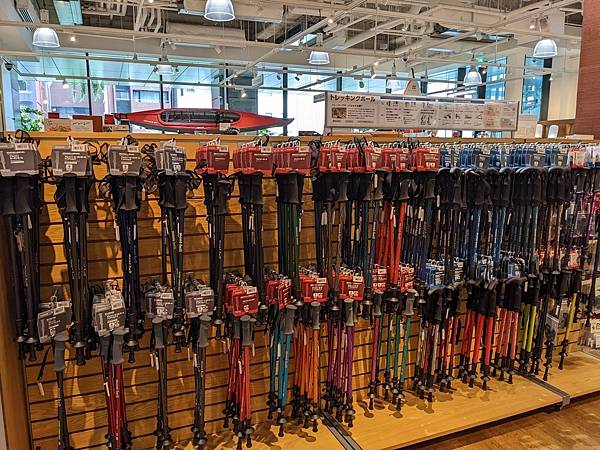 東京都內最大型的Montbell京橋店