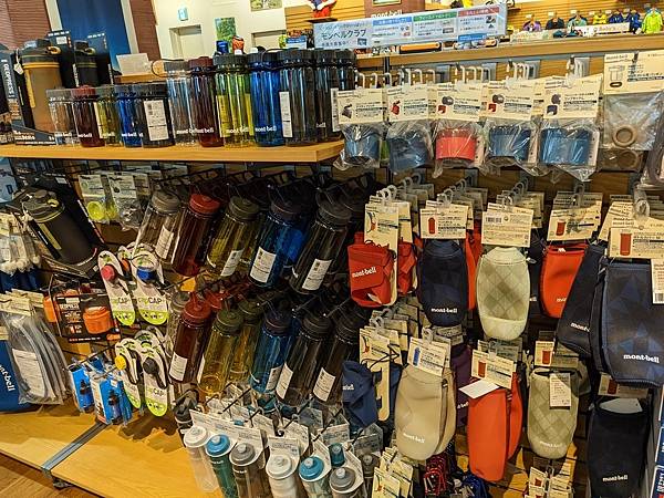 東京都內最大型的Montbell京橋店