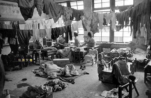 1963年葛樂禮颱風在小學教室暫住的受災户