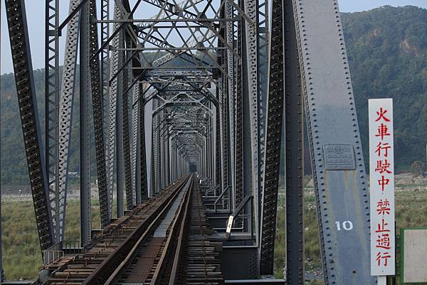 下承式曲弦桁樑(花樑鋼橋)(大安溪鐵橋) (7).JPG