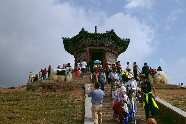 日月山