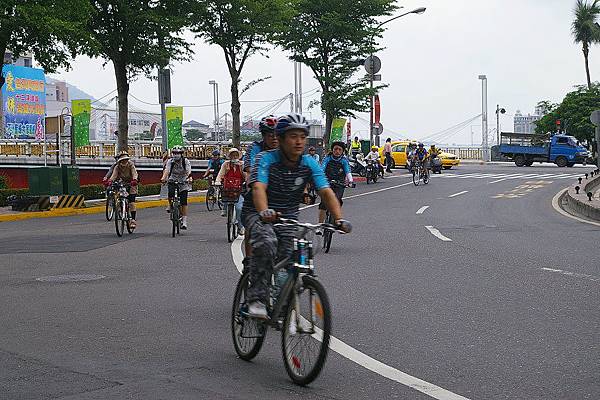 車隊奔馳