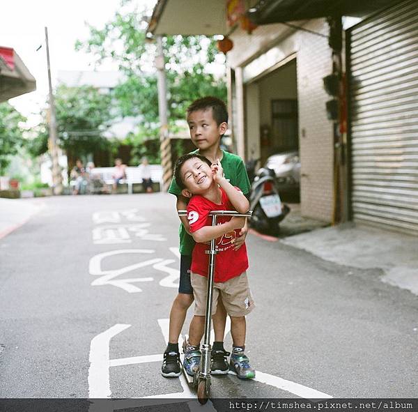騎滑板車 騎滑板車