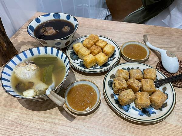 [食記] 台南安平屋裡的湯～炸鹹粿及藥膳雞湯