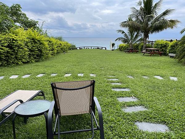 [心得] 花蓮 半月灣海景民宿 大草坪與漂亮海景