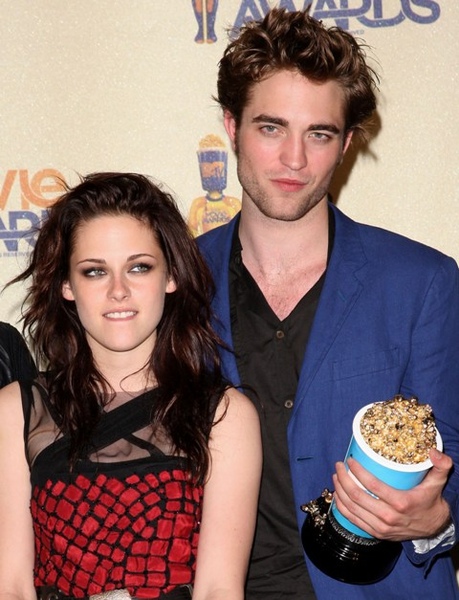 stewart%20pattinson%20carpet%20mtv%2001jun09%2001.jpg