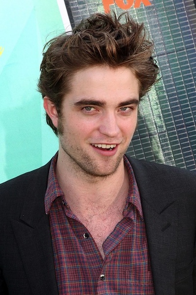 gallery_main-robert-pattinson-te-11.jpg