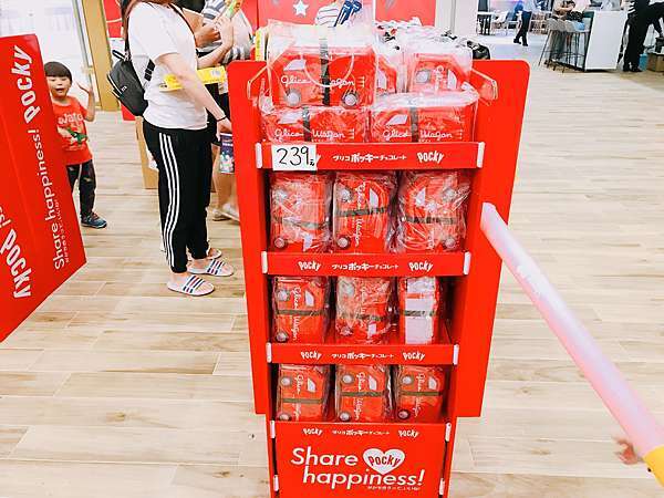 Pocky 加油棒 文心秀泰 滿兩百送兩隻呦 Tina Star 的幸福人生 痞客邦