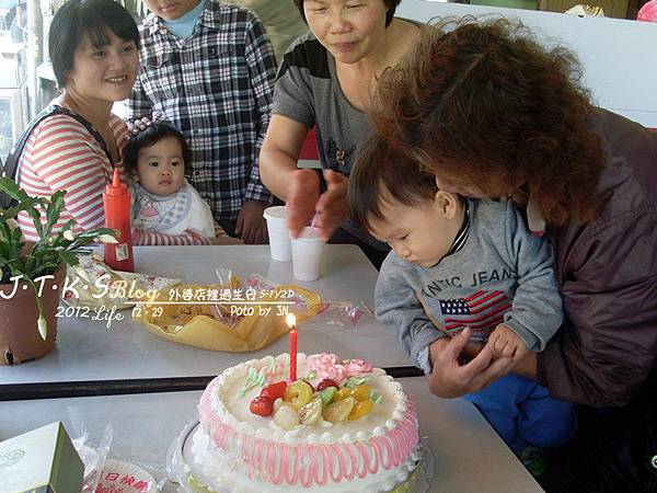 20121229-外婆店裡過生日-切蛋糕