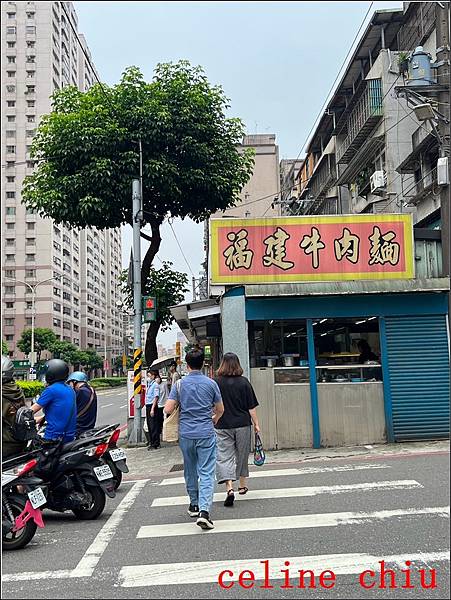 【新北美食】汐止 福建牛肉麵 微辣紅燒湯頭,家常寬麵Q彈帶勁