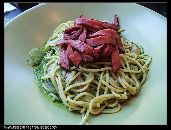 青醬黑楜椒牛肉義大利麵NT$200 青醬黑楜椒牛肉義大利麵NT$200