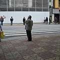 2009.03.28 040上野公園看到很長的斑馬線.JPG