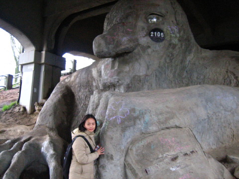 Troll巨型雕塑