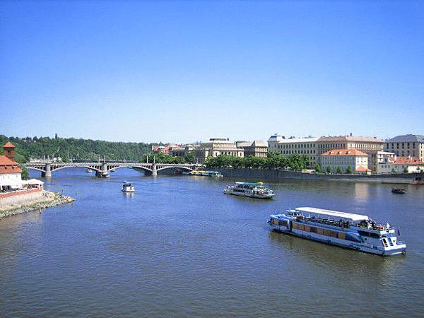 橫跨布拉格的伏爾塔瓦河