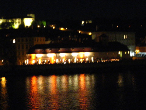 晚上的伏爾塔瓦河