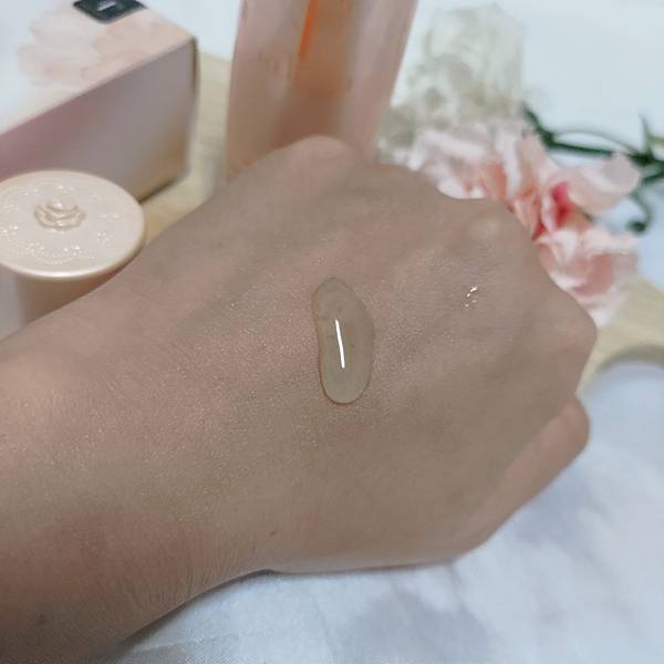 喚醒沉睡肌膚,美容SPA級保濕精華_ POETRYDANI 試用