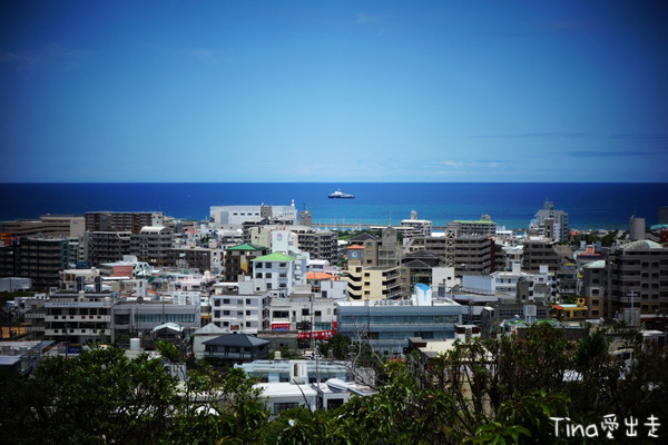 宜野灣市景與海岸線