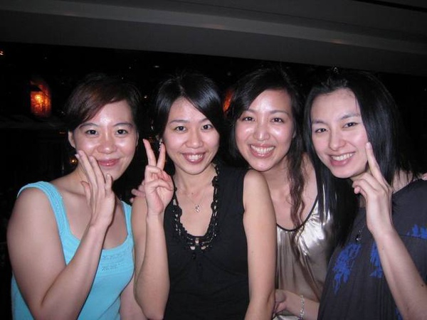 好久不見的國中同學們:林芳怡,Sharon,揚蘭馨&amp;Me