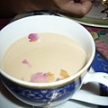玫瑰奶茶 真的有花耶