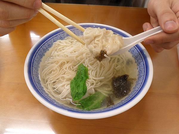 大餛飩麵 湯頭還不錯