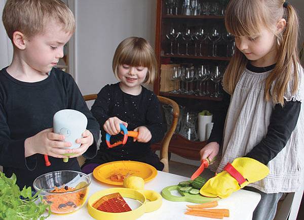 kitchen-kids-concept-kitchen-tools-for-children1