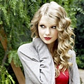 Lovely-Taylor-Wallpaper-taylor-swift-18344881-1024-768.jpg