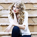 Lovely-Taylor-Wallpaper-taylor-swift-18344656-1024-768.jpg