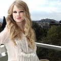 Lovely-Taylor-Wallpaper-taylor-swift-18344985-1024-768.jpg