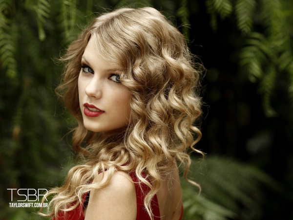 Lovely-Taylor-Wallpaper-taylor-swift-18344801-1024-768.jpg