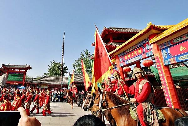 中華自媒體暨部落客協會、四大古都、河南、開封、洛陽、安陽、鄭州、龍門石窟、關林、白馬寺、牡丹苑、雲臺山、清明上河園、羑裏城遺址、殷墟、中國文字博物館、大相國寺、開封府、一帶一路、鄭歐貨運班列、修武臺灣農民創業園、信陽師院、尹全海教授、中原文化交流、河南采風團、自媒會、文化交流、黃帝故里拜祖大典、豫台經貿洽談會、