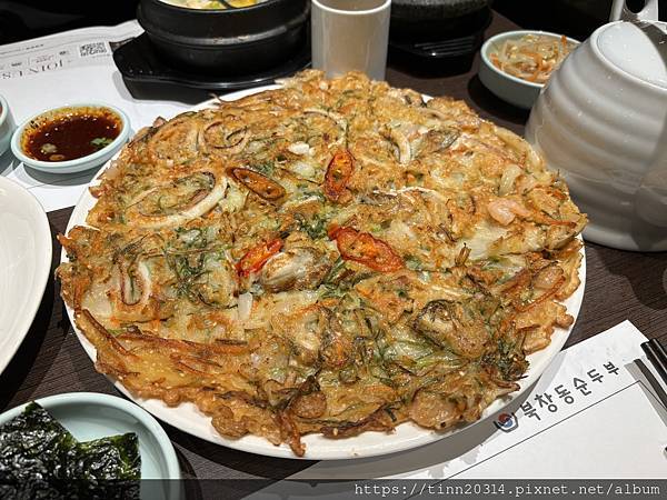 桃園中壢/中壢SOGO涓豆腐新開幕!! 海鮮煎餅料也太多~鴨