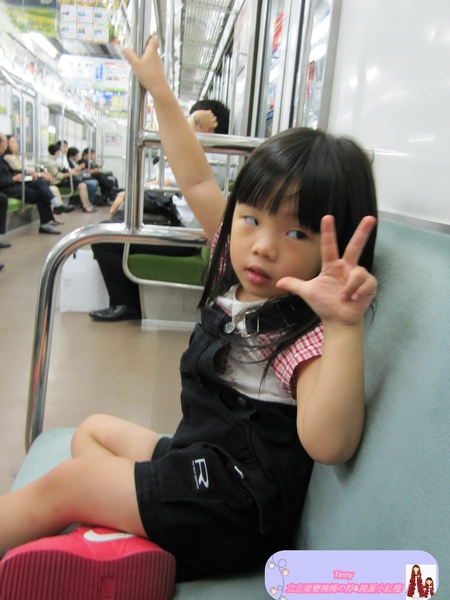 在往上野去的地鐵內照相-1.JPG