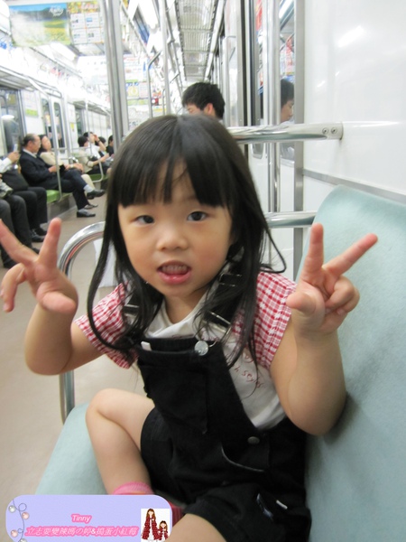 在往上野去的地鐵內照相-2.JPG