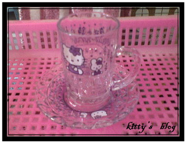 大姐好多年前去北海道玩買回來的薰衣草kitty杯盤組