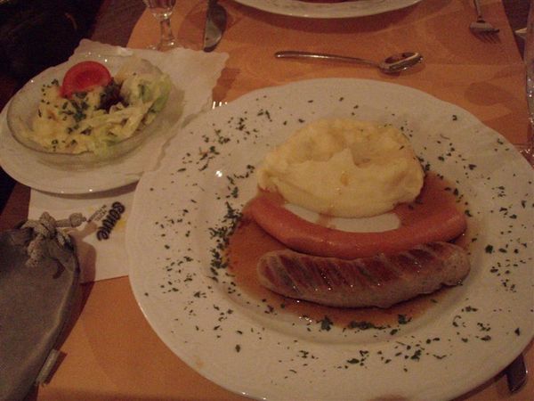 Day3-今天的晚餐是德國香腸餐..附沙拉-還算不錯吃!