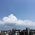 10627朱威昱01 8月1日 13時  38分我家陽台一朵大雲.jpg