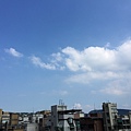 10627朱威昱05 8月2日 15時  31分我家陽台藍天的雲.jpg