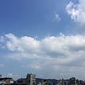 10627朱威昱06 8月2日 15時  31分我家陽台層疊的雲.jpg