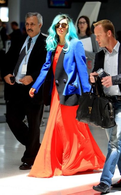 lady-gaga-and-yves-saint-laurent-chyc-cabas-tote-gallery