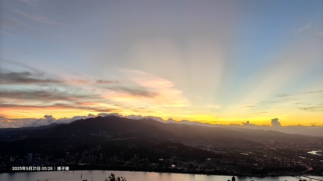 2025硬漢嶺登山記,楓櫃斗湖登山步道,日出與夕陽美景的完美 2025硬漢嶺登山記,楓櫃斗湖登山步道,日出與夕陽美景的完美