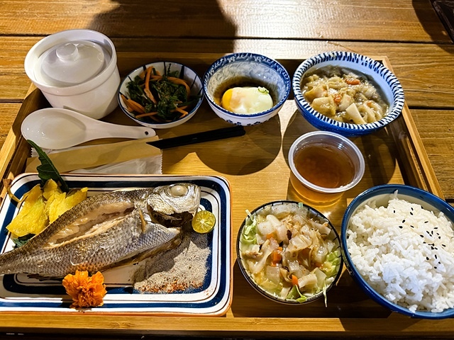 2025在地海味與文青風格的交會,二漁咖啡-鮮魚定食、中興文