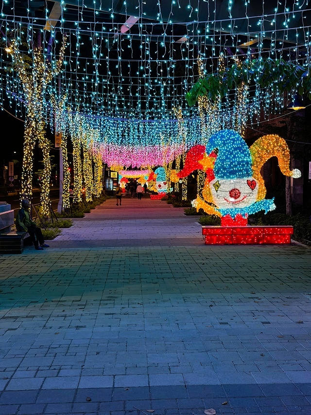 2025新北耶誕城夢幻開城🎄,一起走進馬戲嘉年華的奇幻世界, 2025新北耶誕城夢幻開城🎄,一起走進馬戲嘉年華的奇幻世界,